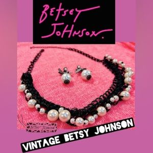 BETSY  JOHNSON “vintage” authentic set Iconic bows & blk enamel metal & pearls